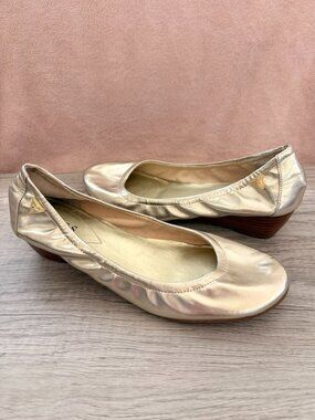 Guess Janessa Gold Metallic Vegan Low 1.25” Stacked Wedge Ballet Flat 6.5